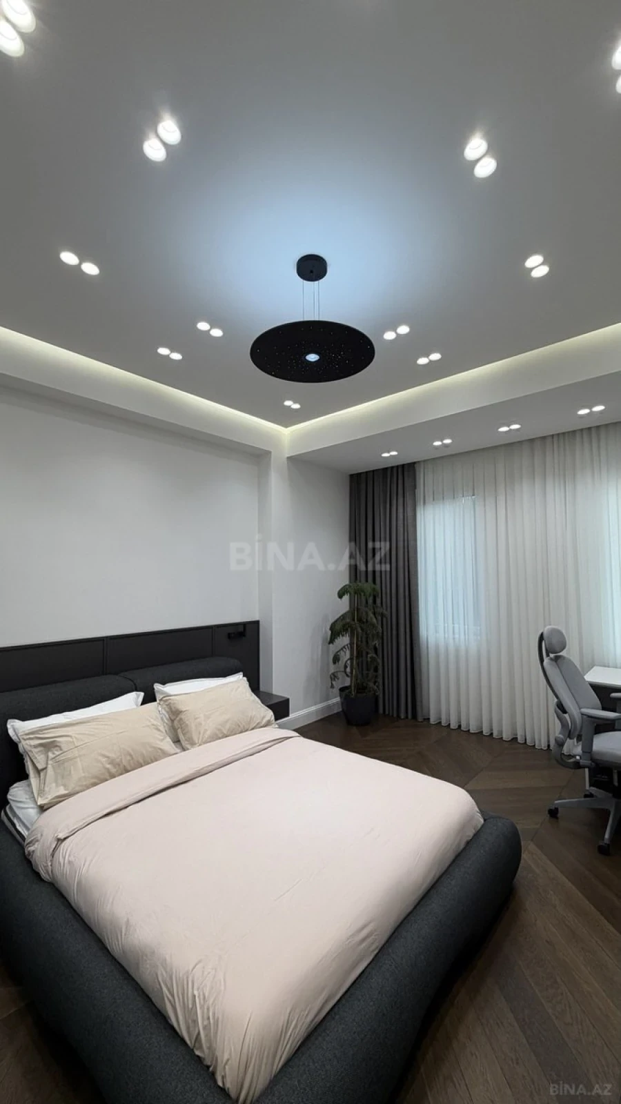 Satılır 4 otaqlı mənzil 328 m²