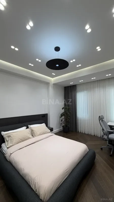 Satılır 4 otaqlı mənzil 328 m²