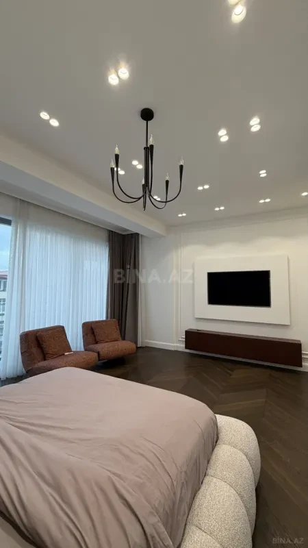 Satılır 4 otaqlı mənzil 328 m²