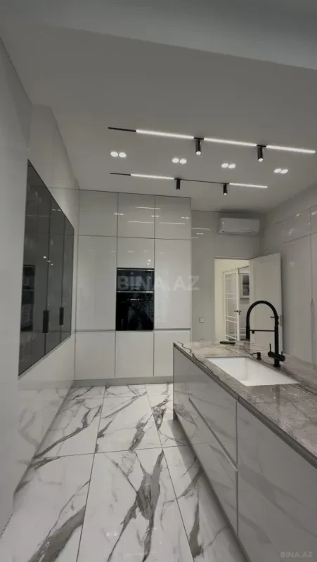 Satılır 4 otaqlı mənzil 328 m²