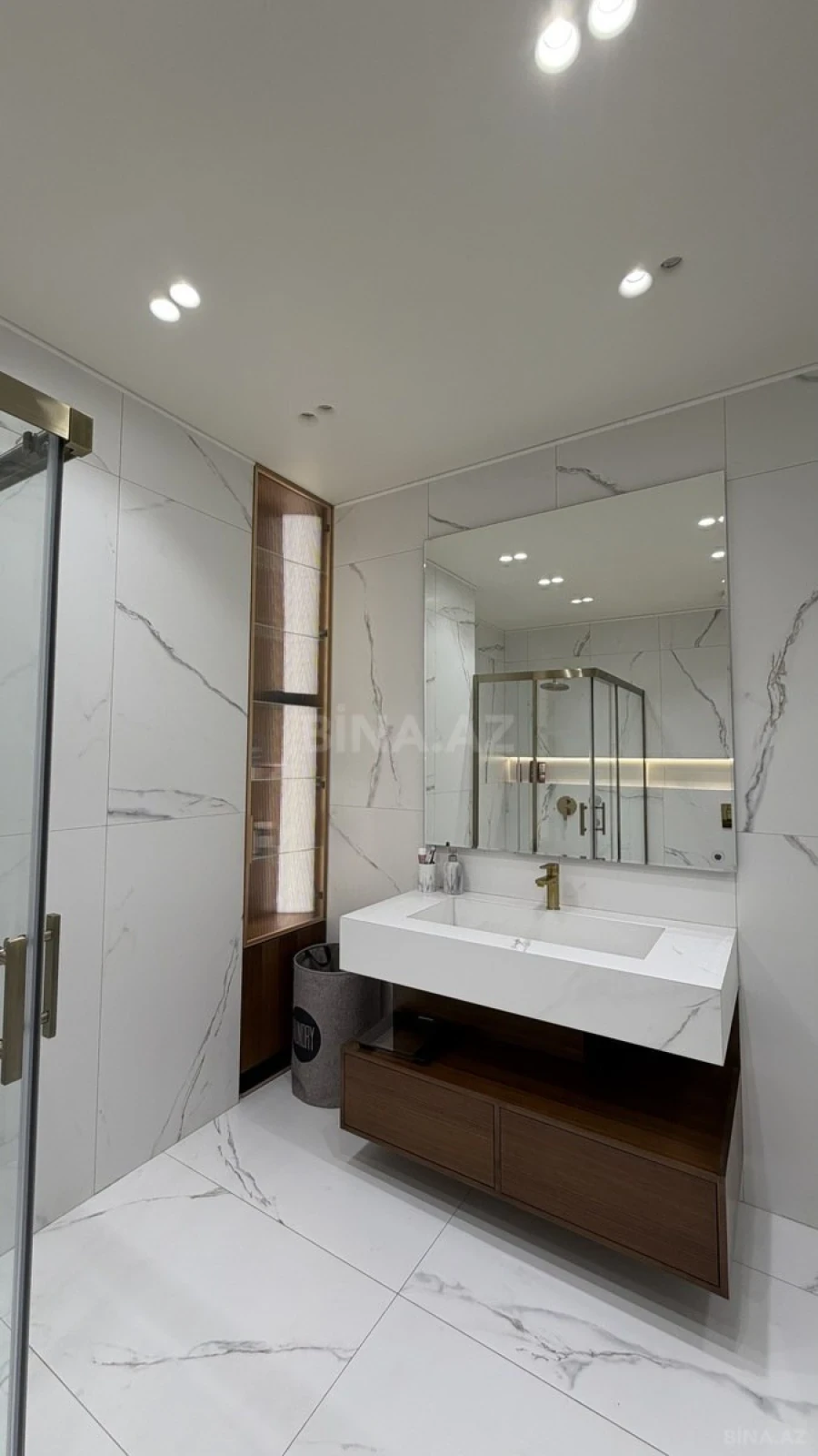 Satılır 4 otaqlı mənzil 328 m²