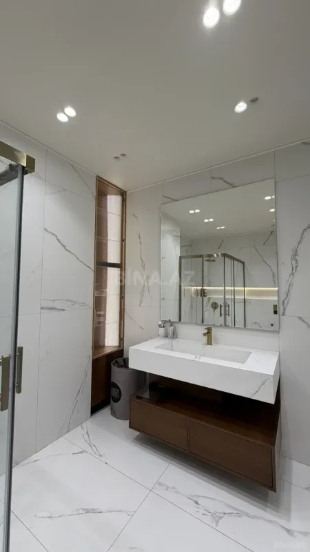 Satılır 4 otaqlı mənzil 328 m²