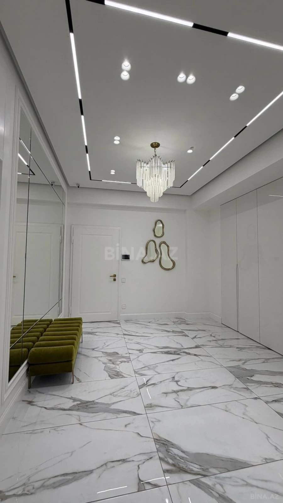 Satılır 4 otaqlı mənzil 328 m²