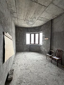 Satılır 4 otaqlı mənzil 207 m²