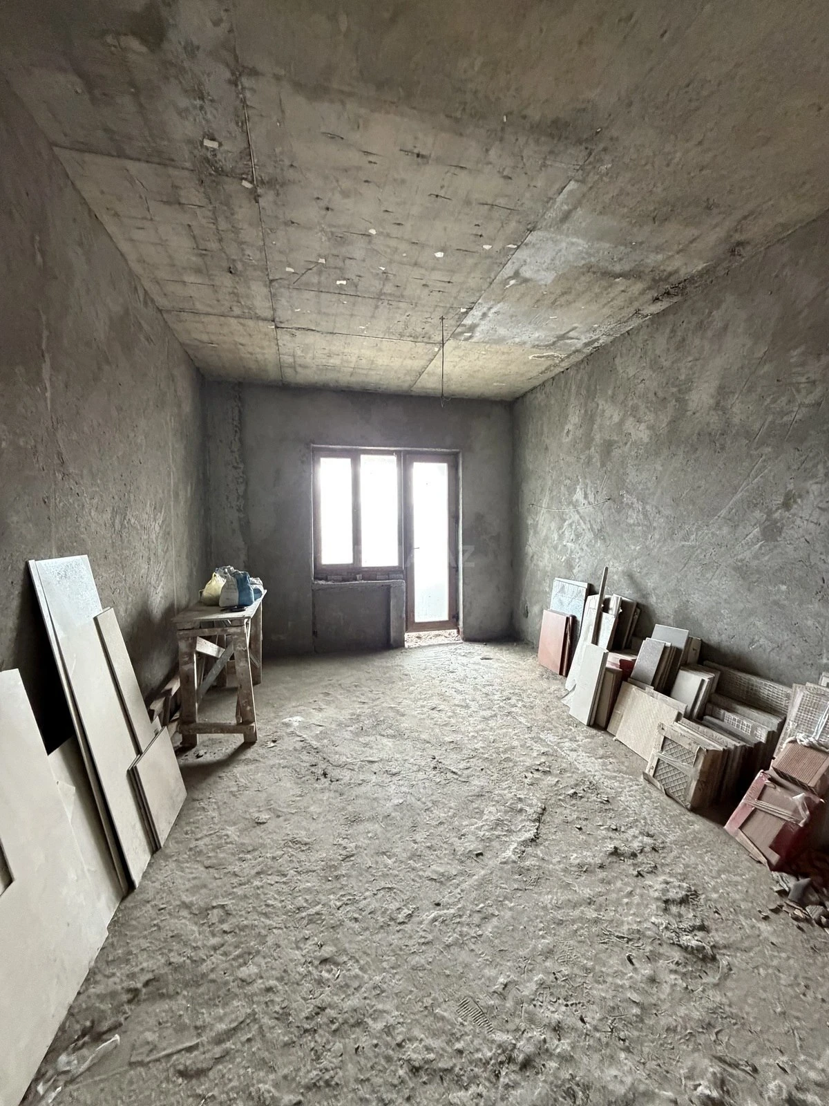 Satılır 4 otaqlı mənzil 207 m²