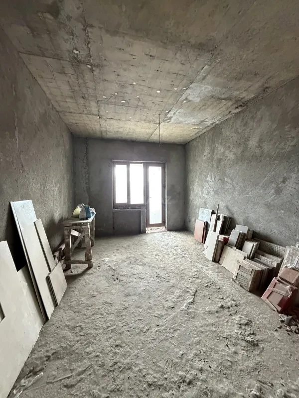 Satılır 4 otaqlı mənzil 207 m²