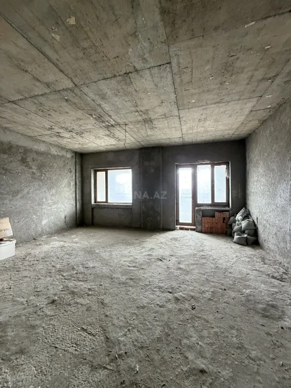 Satılır 4 otaqlı mənzil 207 m²