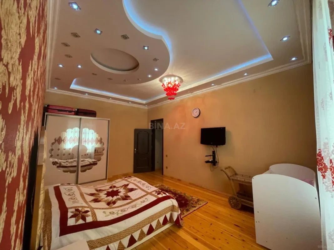 Satılır 5 otaqlı həyət evi 350 m²