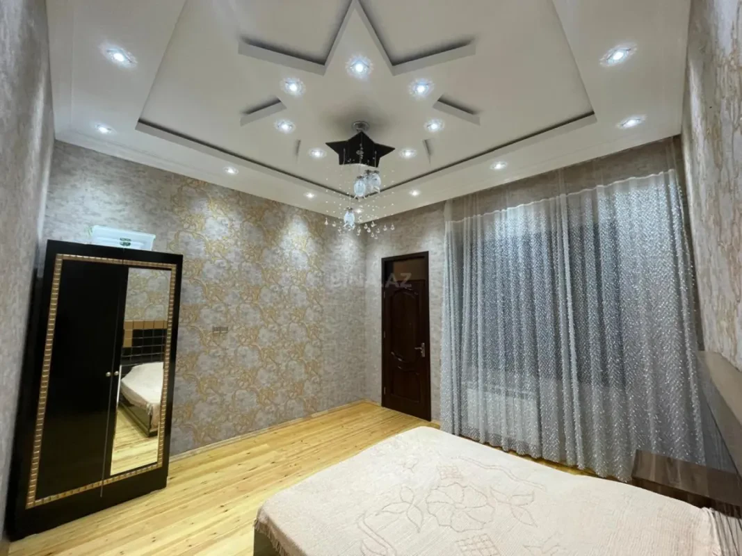 Satılır 5 otaqlı həyət evi 350 m²