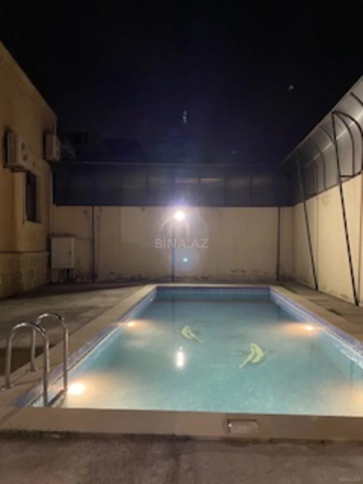 Satılır 5 otaqlı həyət evi 350 m²