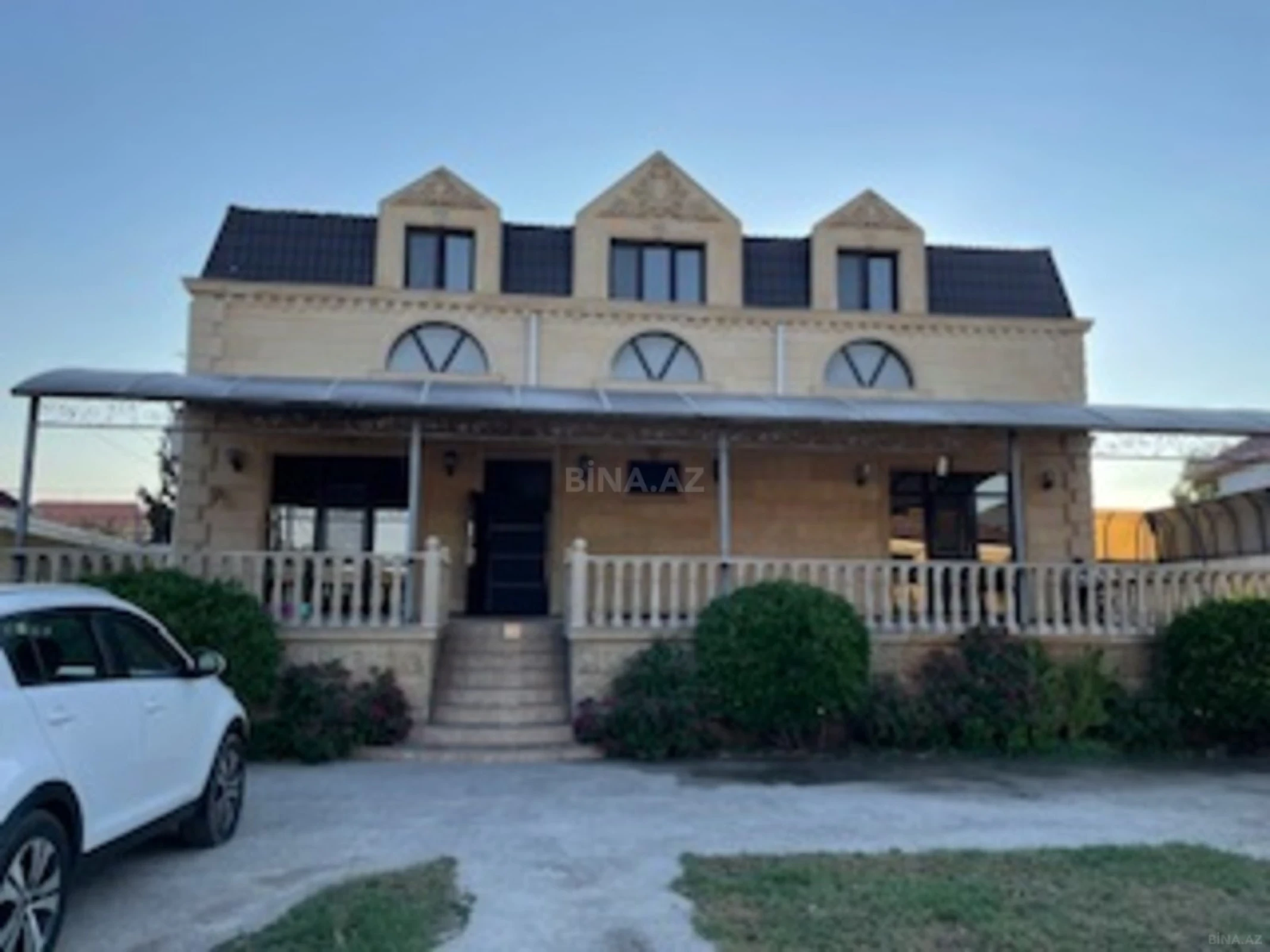 Satılır 5 otaqlı həyət evi 350 m²
