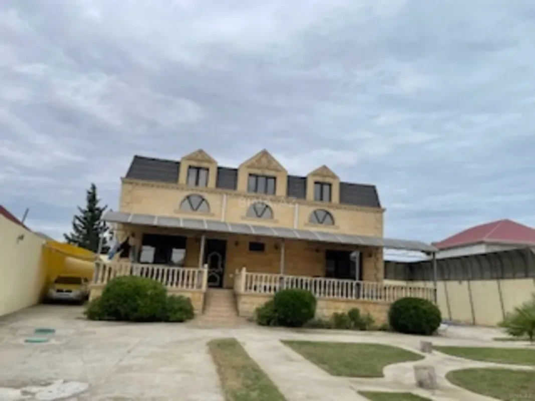 Satılır 5 otaqlı həyət evi 350 m²