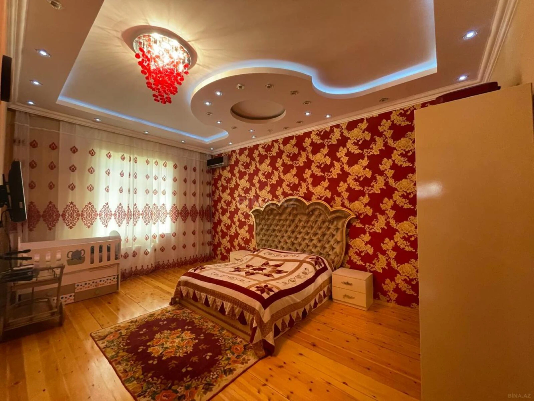 Satılır 5 otaqlı həyət evi 350 m²