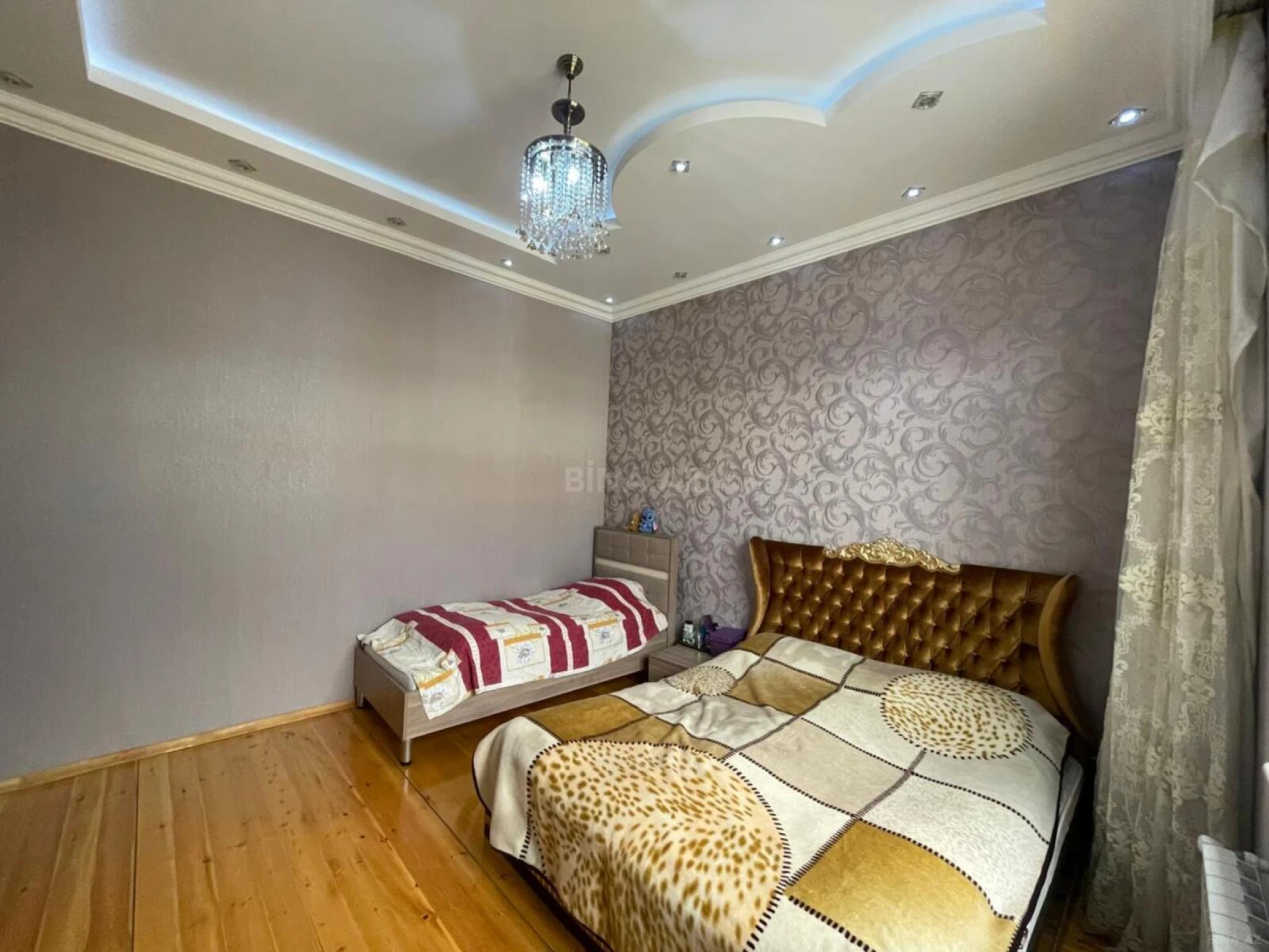 Satılır 5 otaqlı həyət evi 350 m²
