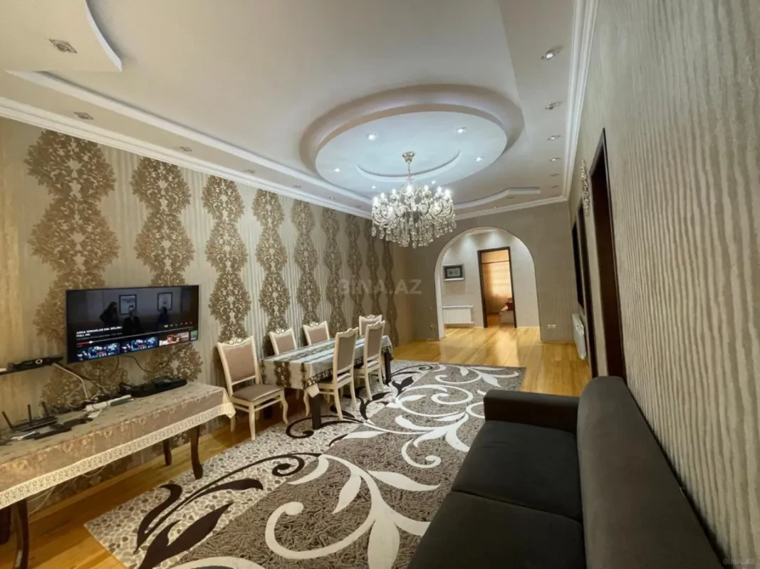 Satılır 5 otaqlı həyət evi 350 m²