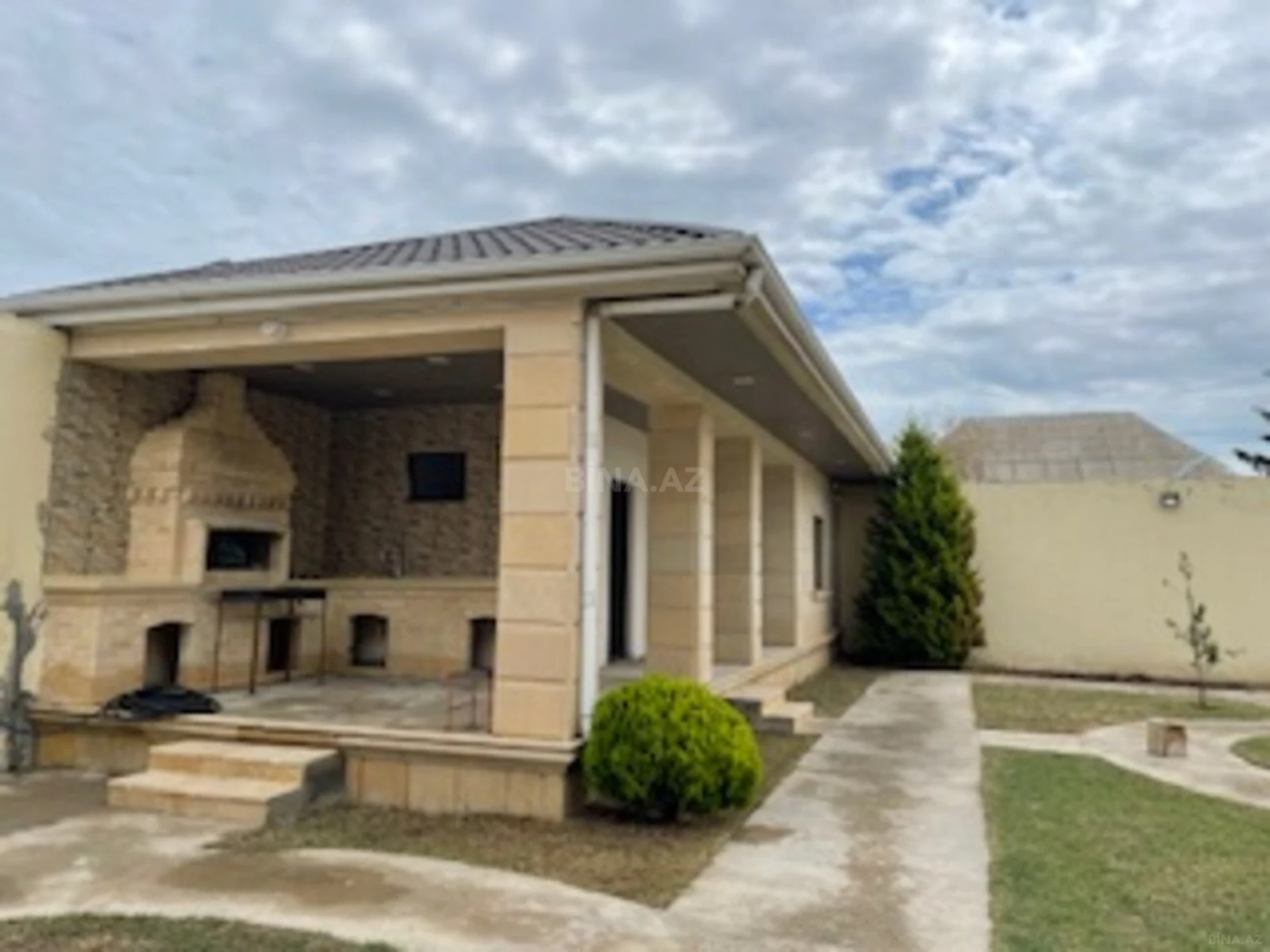 Satılır 5 otaqlı həyət evi 350 m²