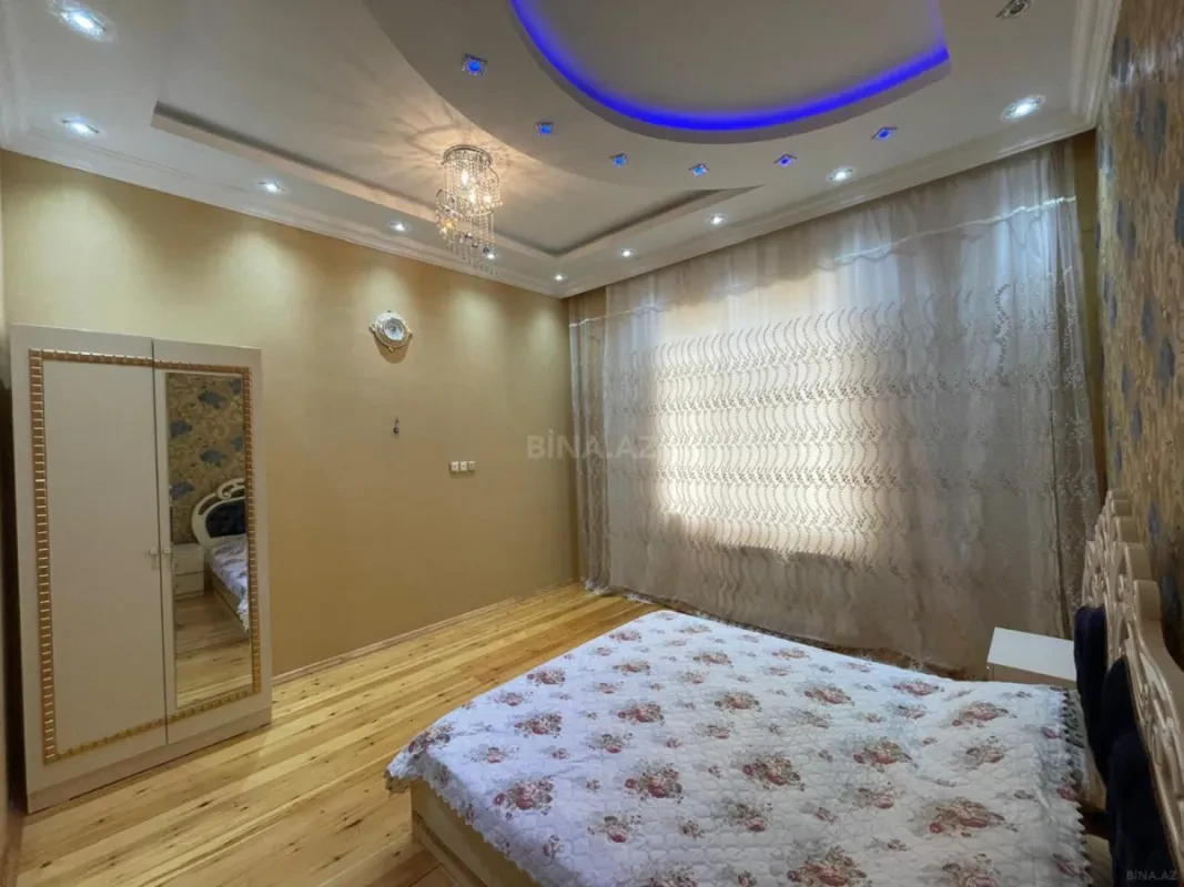 Satılır 5 otaqlı həyət evi 350 m²