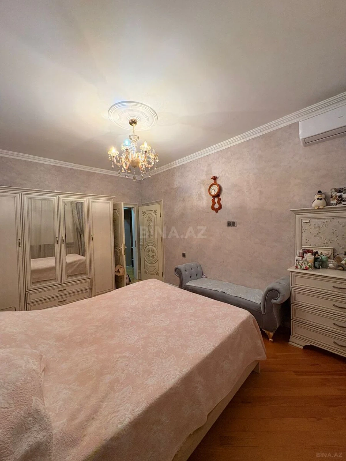 Satılır 6 otaqlı mənzil 222 m²
