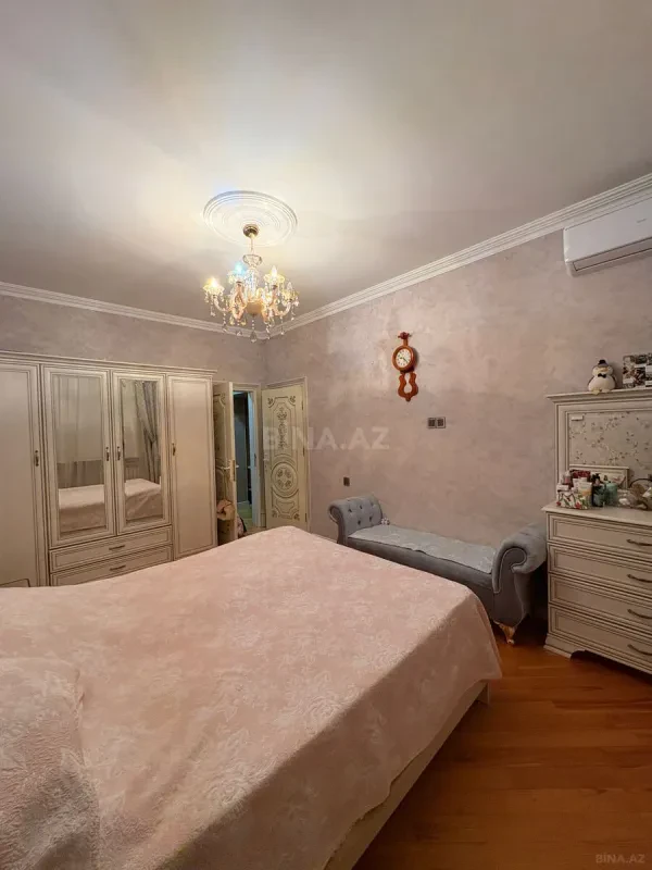 Satılır 6 otaqlı mənzil 222 m²