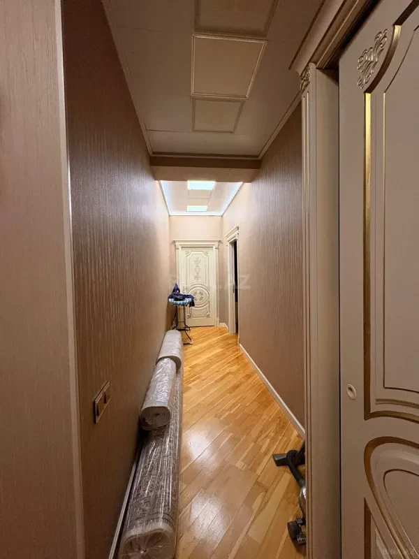 Satılır 6 otaqlı mənzil 222 m²