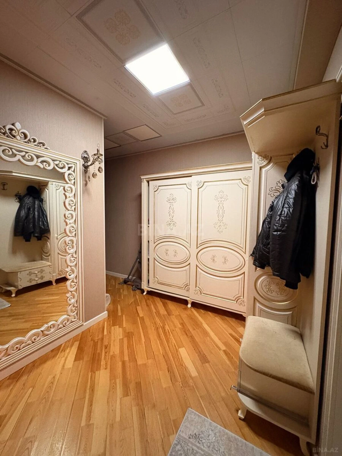 Satılır 6 otaqlı mənzil 222 m²