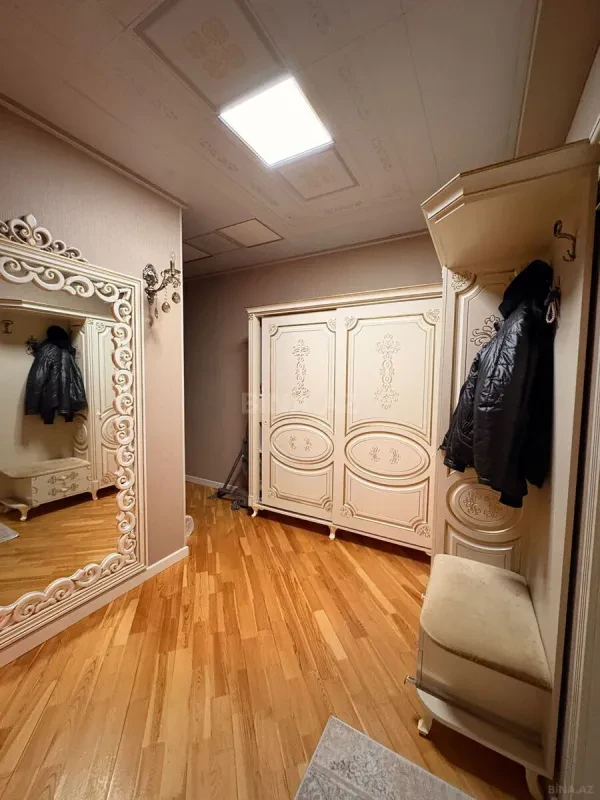 Satılır 6 otaqlı mənzil 222 m²