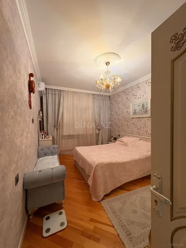 Satılır 6 otaqlı mənzil 222 m²