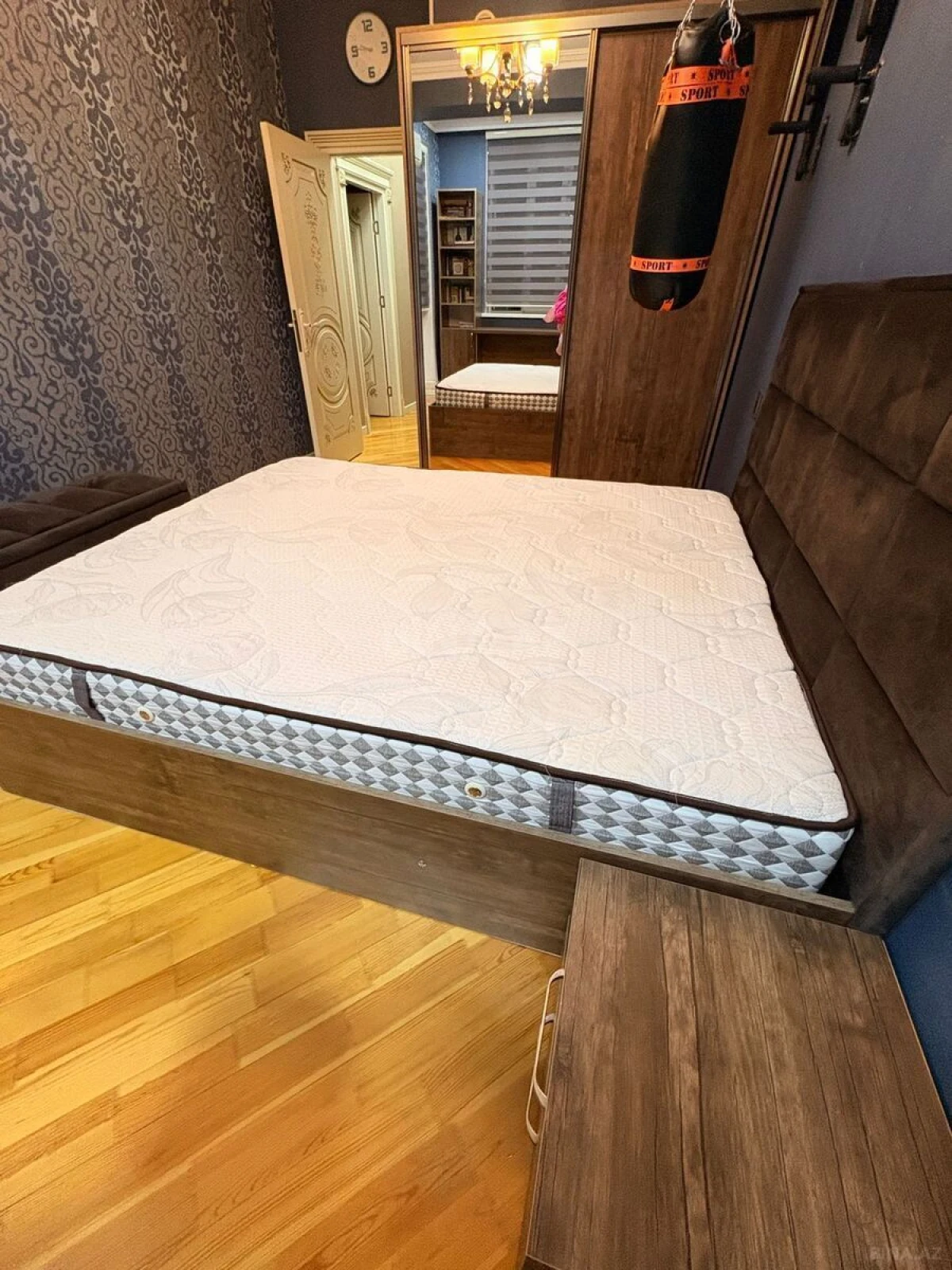 Satılır 6 otaqlı mənzil 222 m²