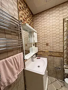 Satılır 6 otaqlı mənzil 222 m²