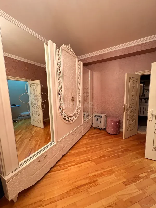 Satılır 6 otaqlı mənzil 222 m²