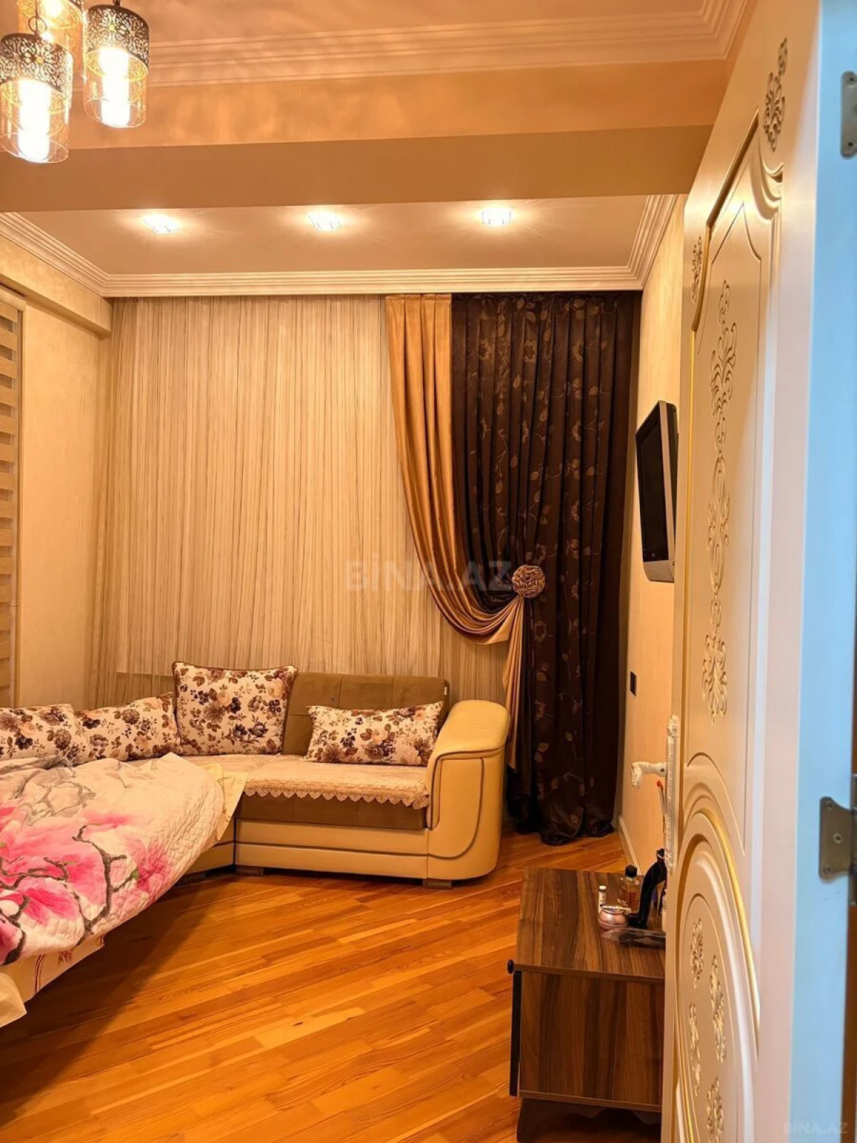 Satılır 6 otaqlı mənzil 222 m²