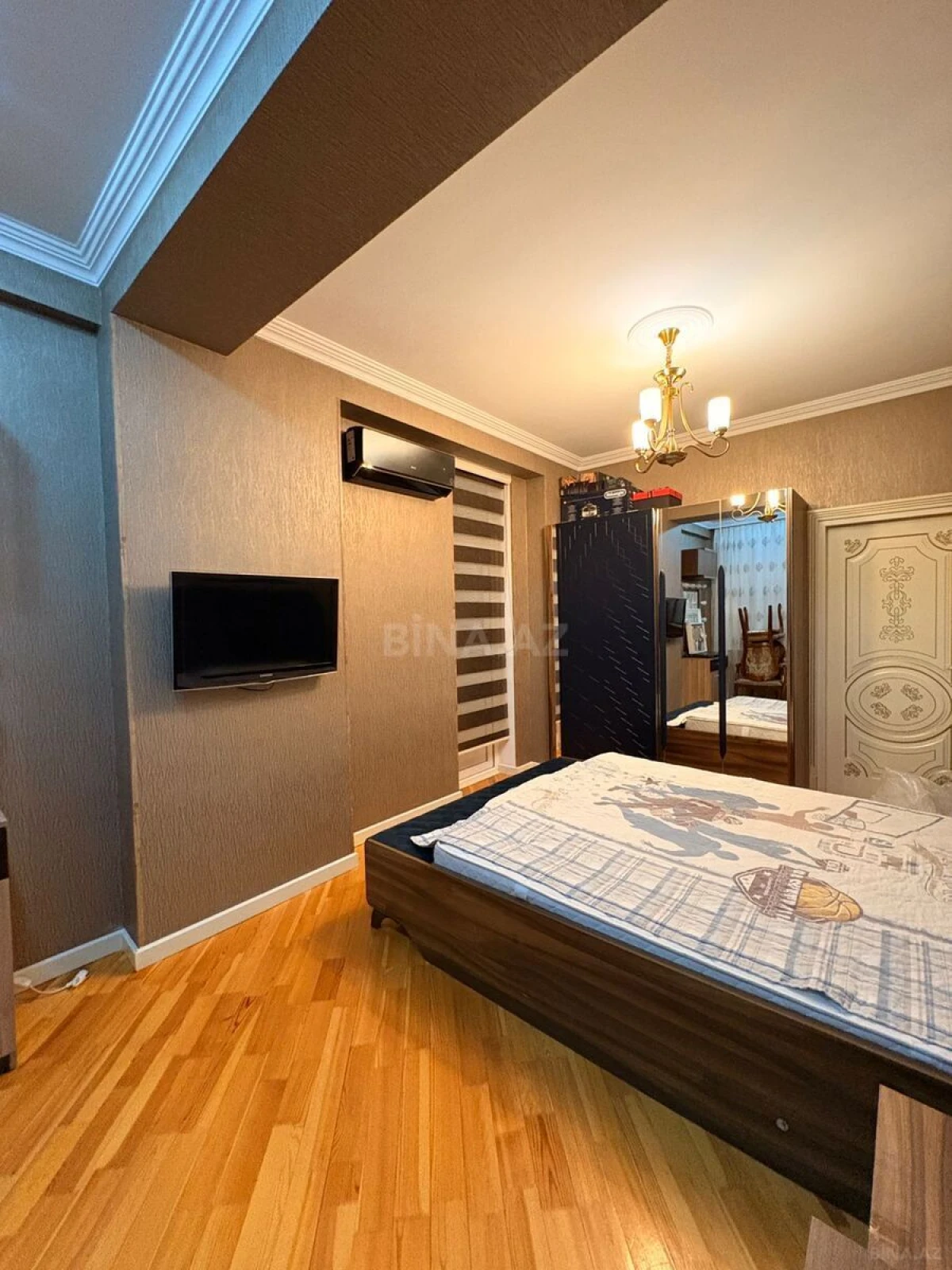 Satılır 6 otaqlı mənzil 222 m²