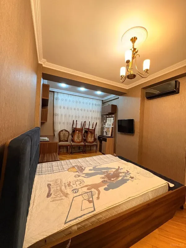 Satılır 6 otaqlı mənzil 222 m²