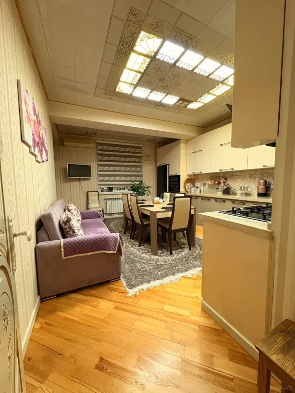 Satılır 6 otaqlı mənzil 222 m²