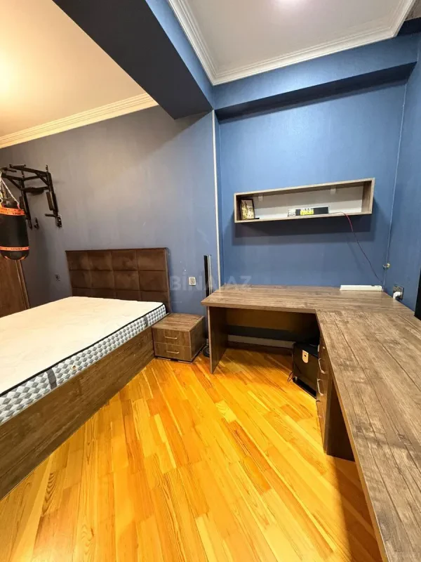 Satılır 6 otaqlı mənzil 222 m²
