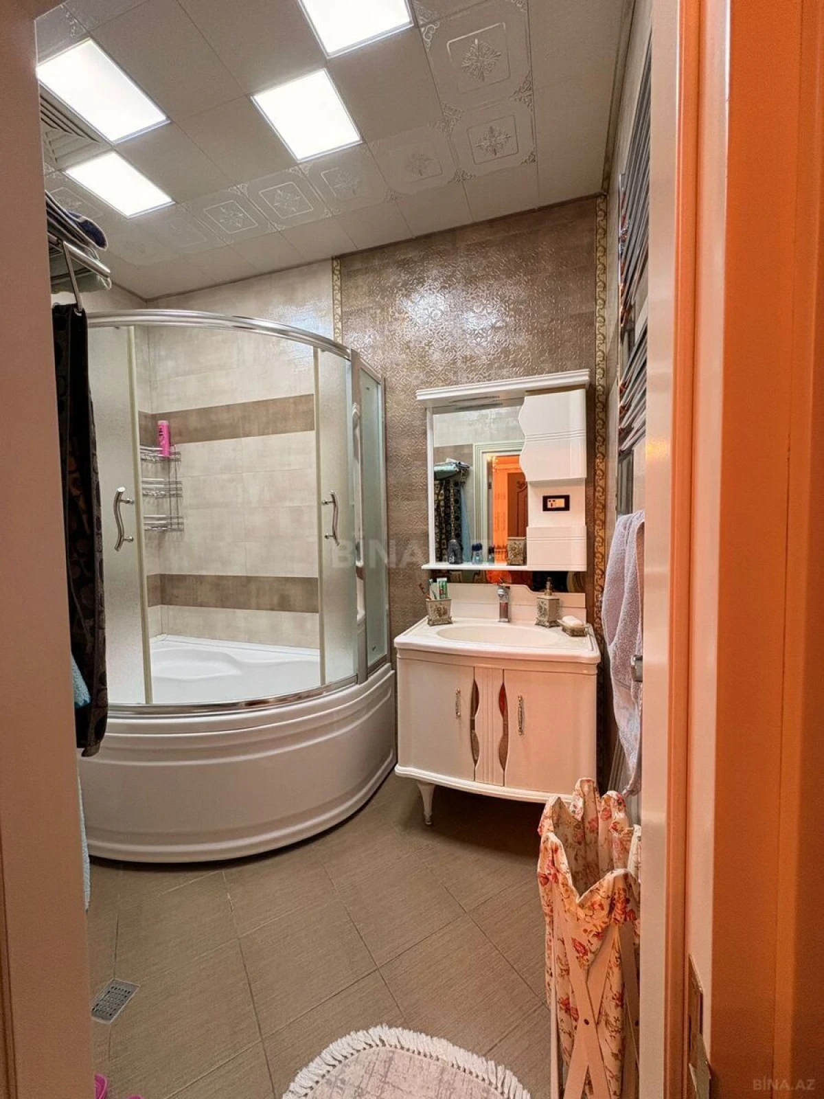 Satılır 6 otaqlı mənzil 222 m²