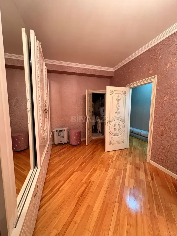 Satılır 6 otaqlı mənzil 222 m²
