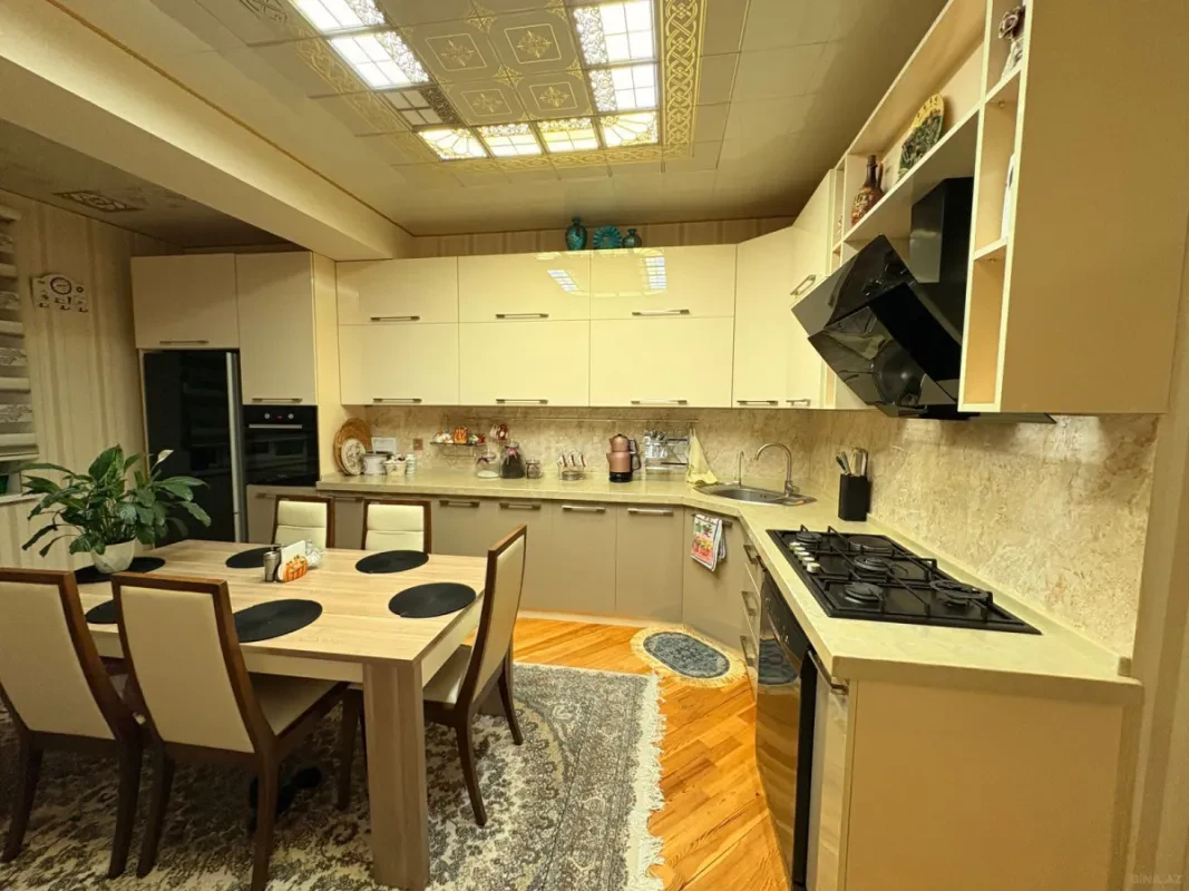 Satılır 6 otaqlı mənzil 222 m²