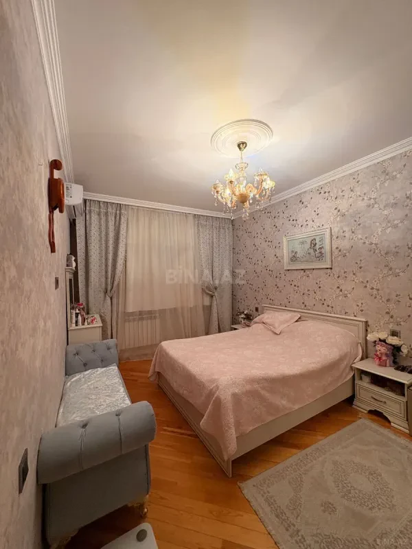 Satılır 6 otaqlı mənzil 222 m²