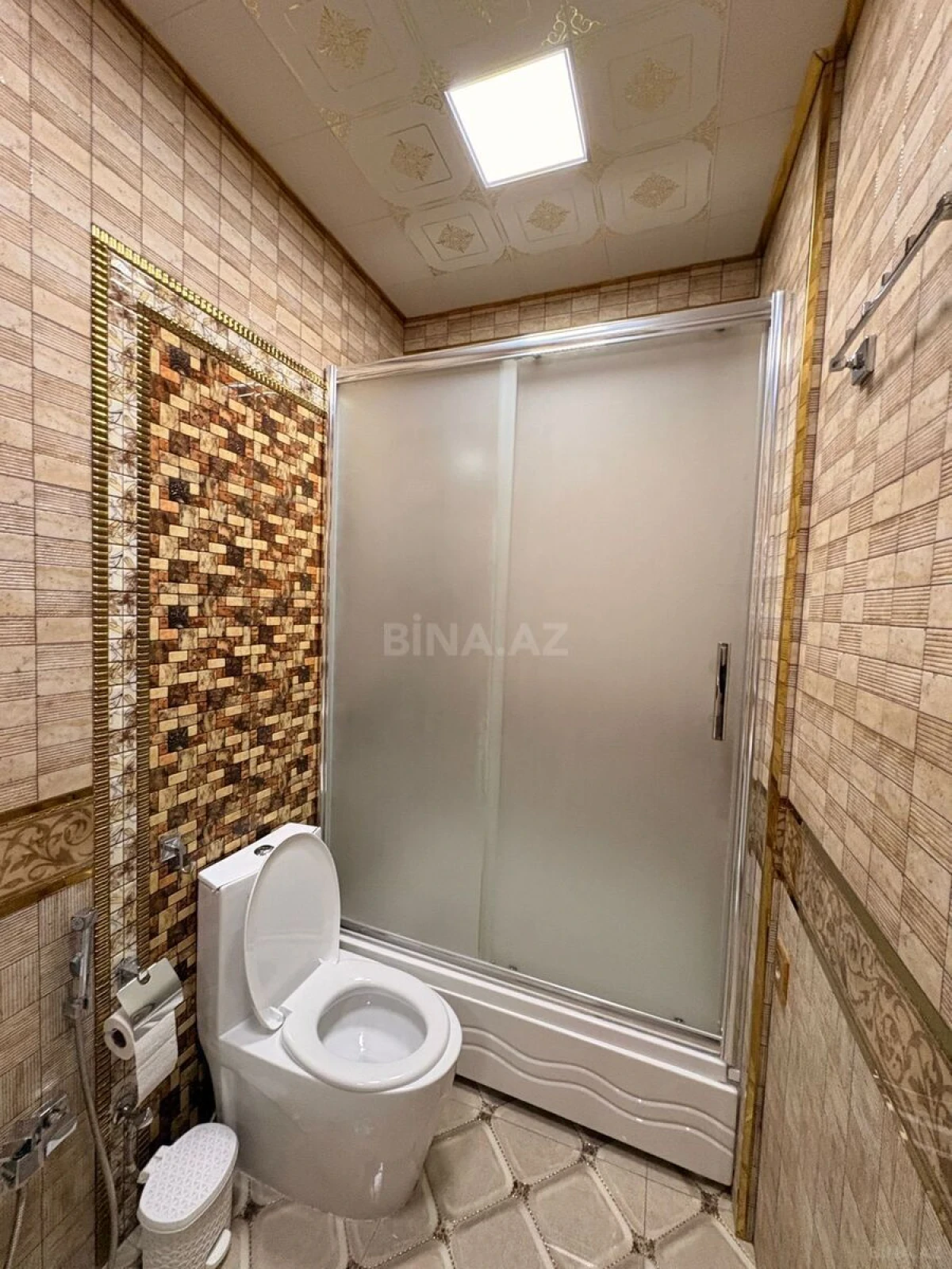 Satılır 6 otaqlı mənzil 222 m²