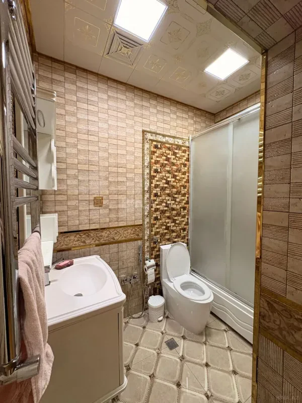 Satılır 6 otaqlı mənzil 222 m²