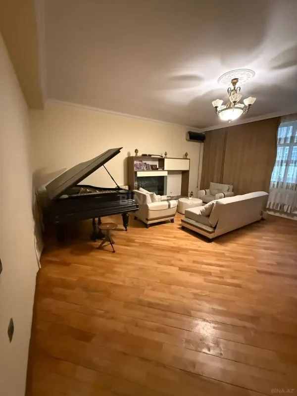 Satılır 3 otaqlı mənzil 160 m²