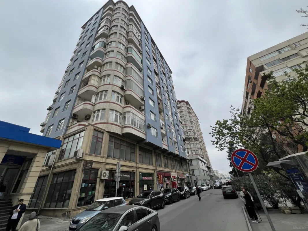 Satılır 3 otaqlı mənzil 160 m²