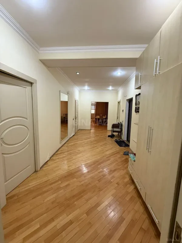 Satılır 3 otaqlı mənzil 160 m²