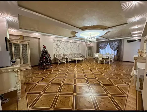 Satılır 4 otaqlı mənzil 240 m²