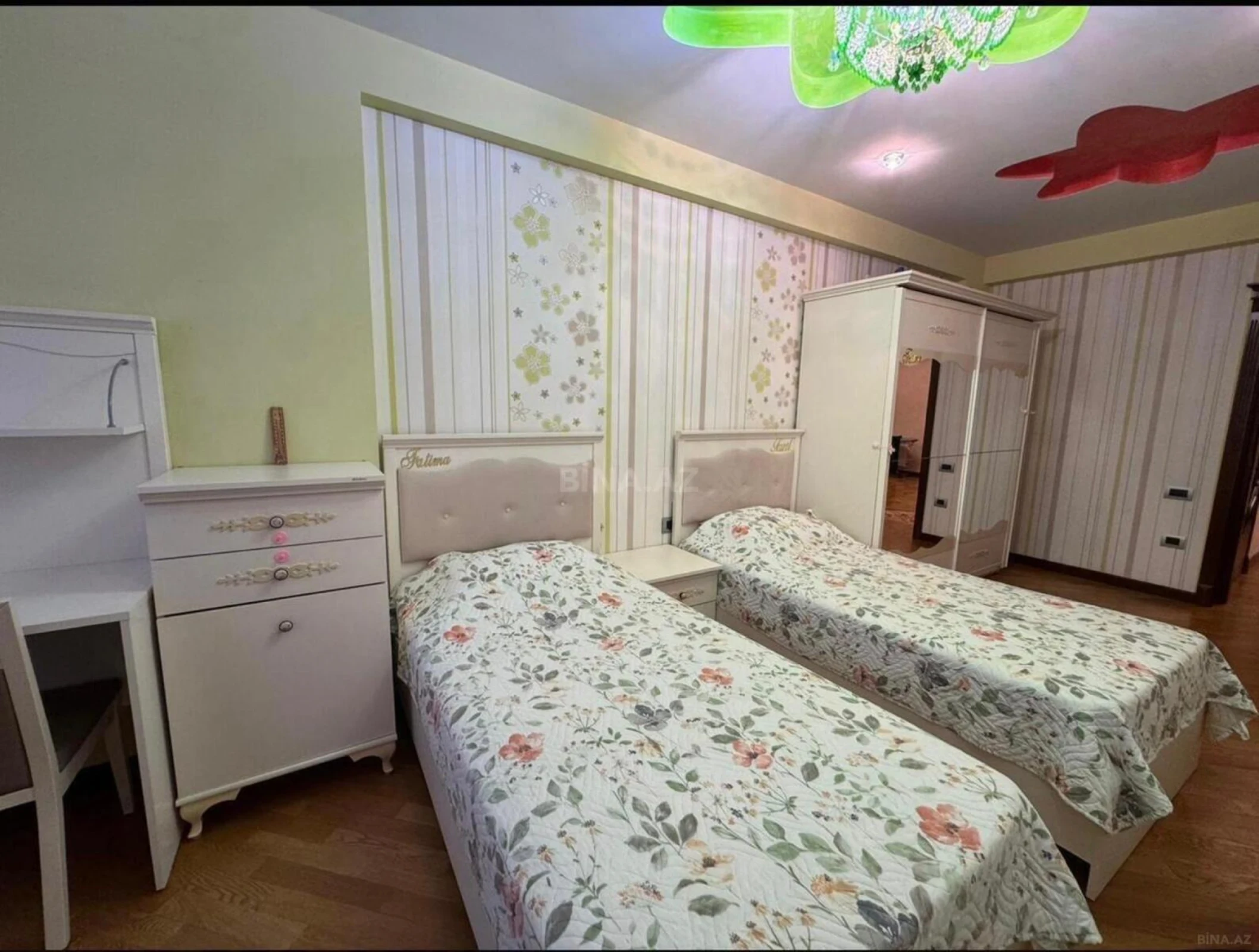 Satılır 4 otaqlı mənzil 240 m²