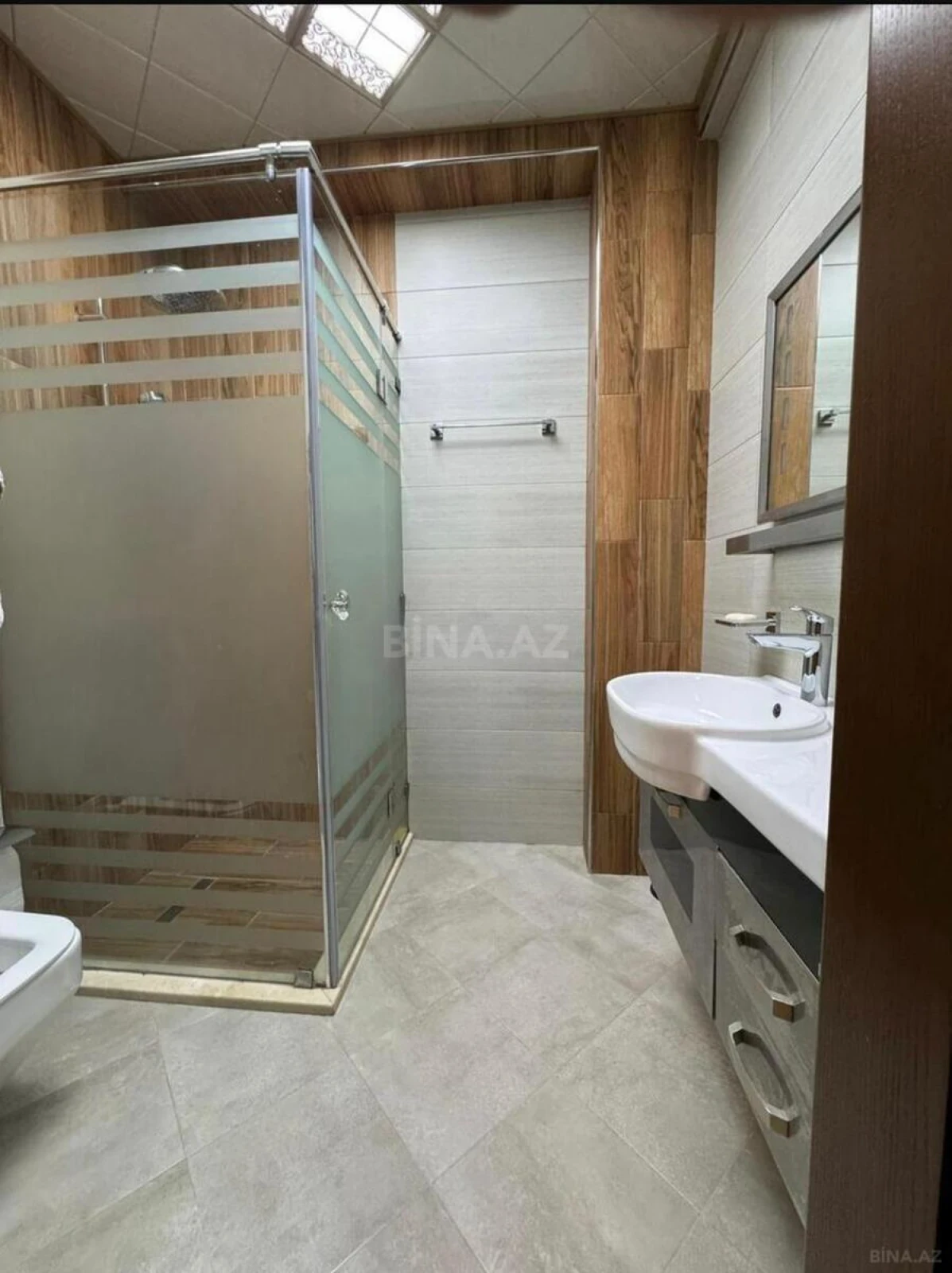 Satılır 4 otaqlı mənzil 240 m²