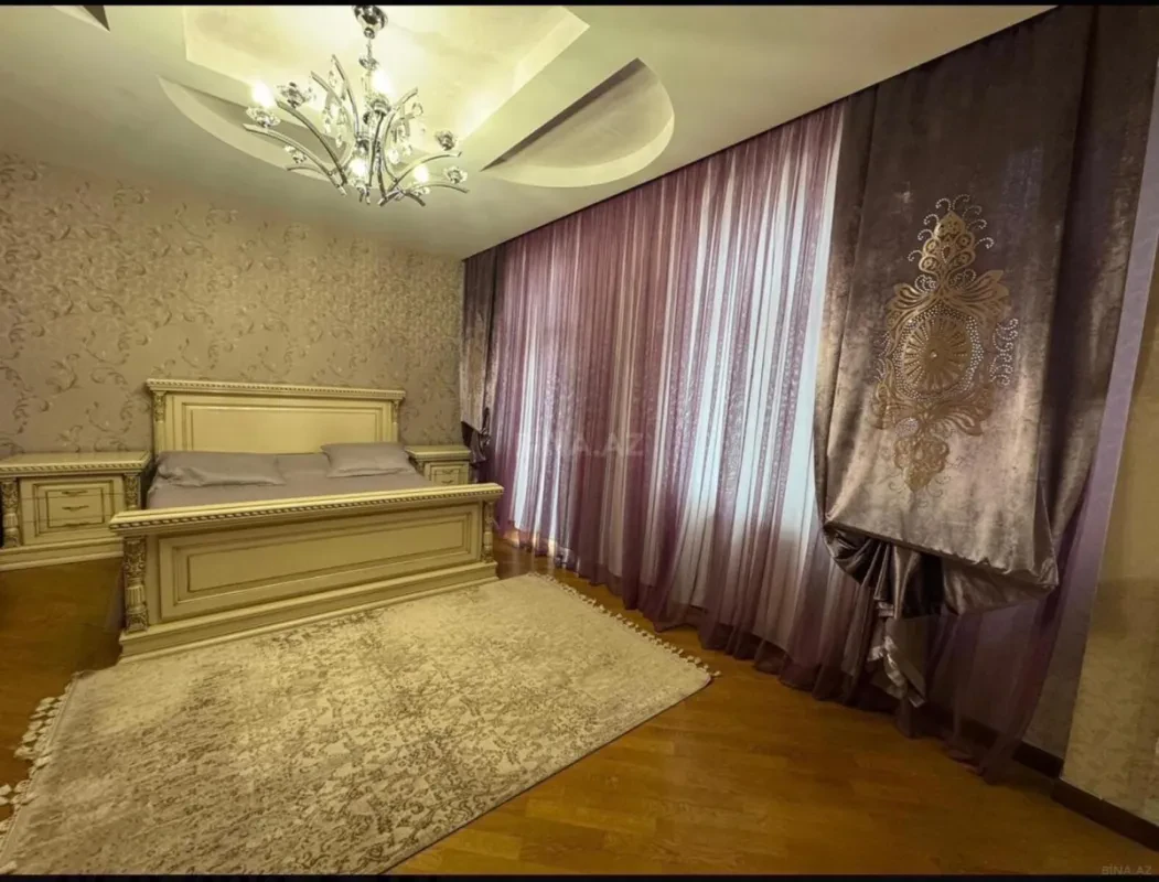 Satılır 4 otaqlı mənzil 240 m²