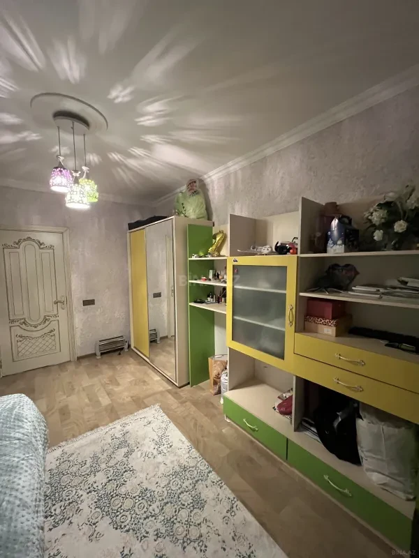 Satılır 4 otaqlı mənzil 100 m²