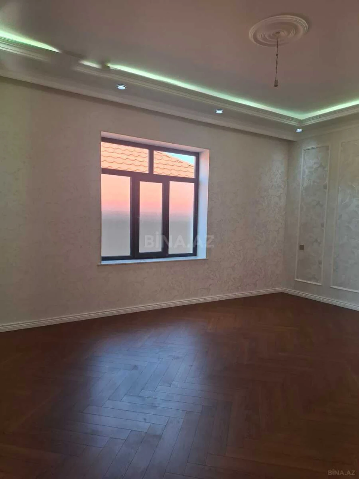 Satılır 5 otaqlı həyət evi 335 m²